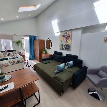 New, Stylish Studio Flat With Private Patio And Free On-Street Parking Check Out At 11Am ボーンマス エクステリア 写真