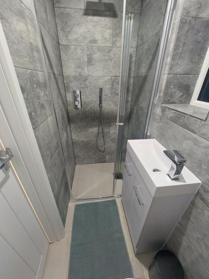 New, Stylish Studio Flat With Private Patio And Free On-Street Parking Check Out At 11Am ボーンマス エクステリア 写真