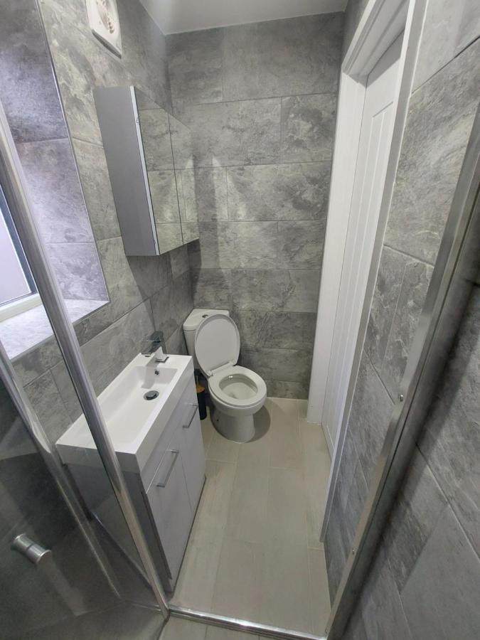 New, Stylish Studio Flat With Private Patio And Free On-Street Parking Check Out At 11Am ボーンマス エクステリア 写真