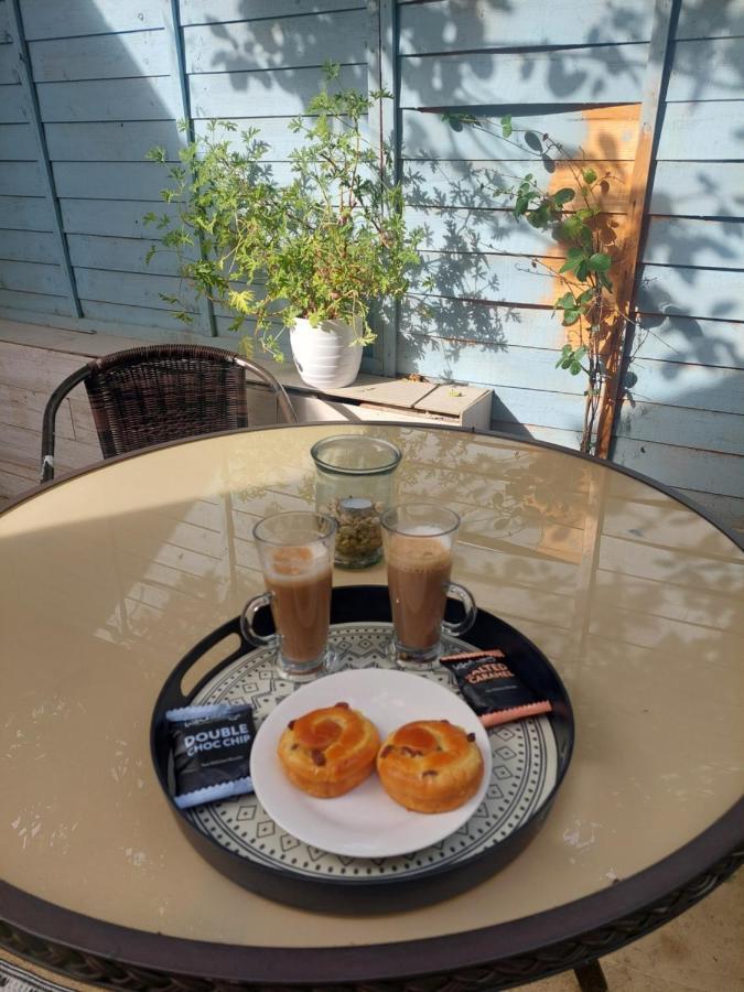 New, Stylish Studio Flat With Private Patio And Free On-Street Parking Check Out At 11Am ボーンマス エクステリア 写真