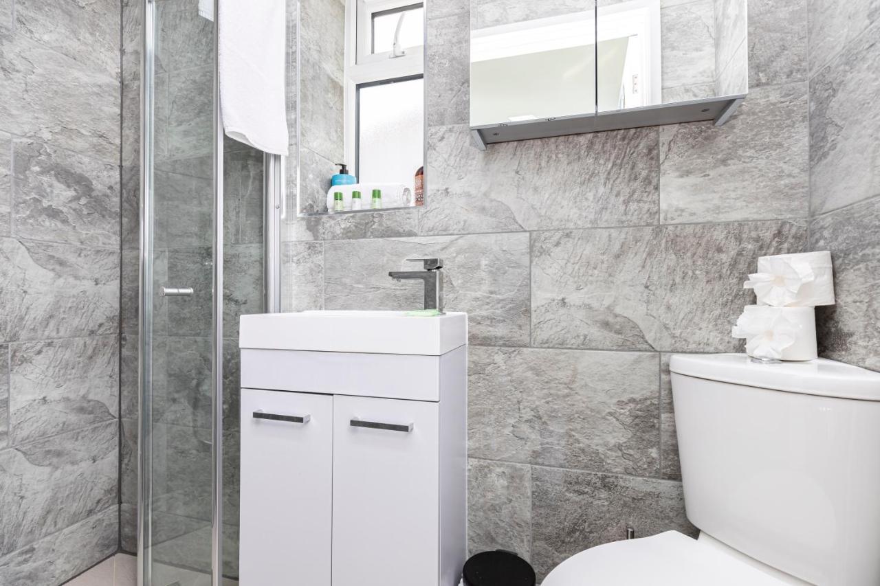 New, Stylish Studio Flat With Private Patio And Free On-Street Parking Check Out At 11Am ボーンマス エクステリア 写真