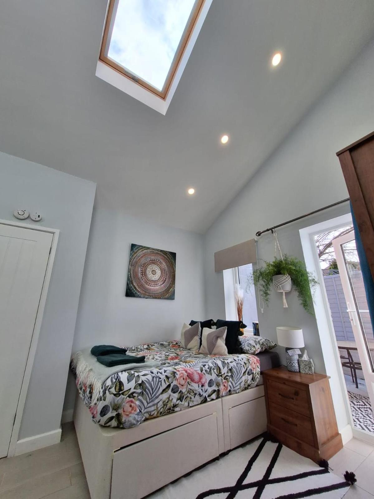 New, Stylish Studio Flat With Private Patio And Free On-Street Parking Check Out At 11Am ボーンマス エクステリア 写真