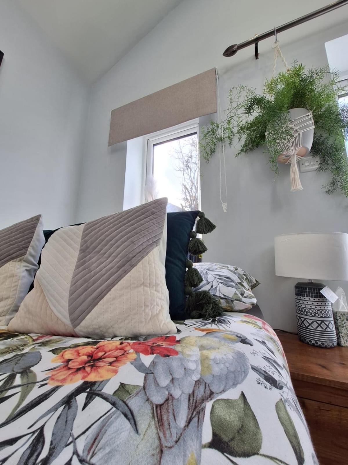 New, Stylish Studio Flat With Private Patio And Free On-Street Parking Check Out At 11Am ボーンマス エクステリア 写真