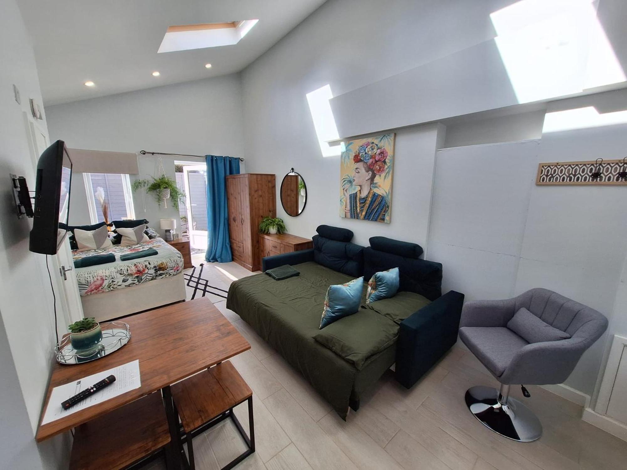 New, Stylish Studio Flat With Private Patio And Free On-Street Parking Check Out At 11Am ボーンマス エクステリア 写真