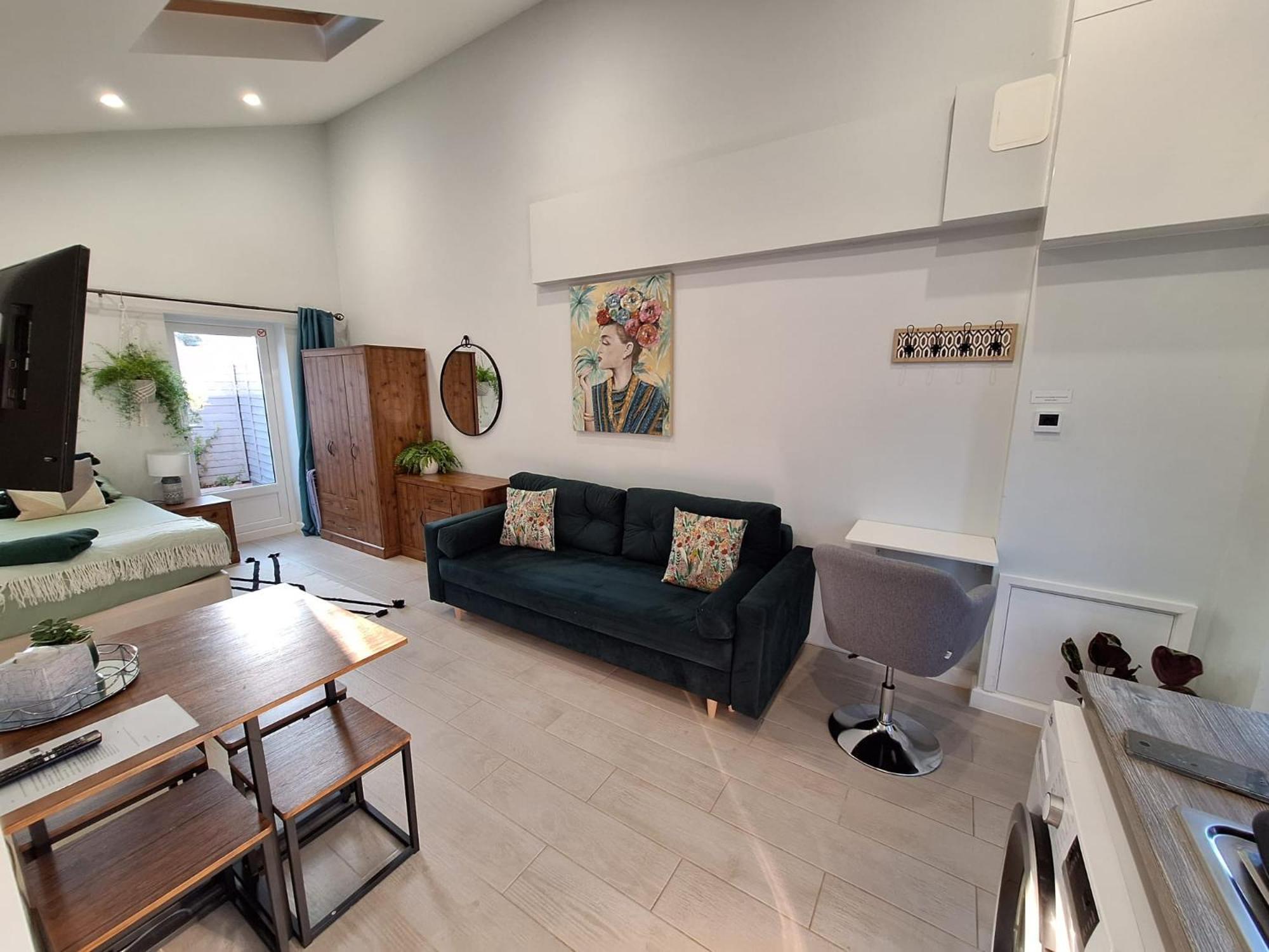 New, Stylish Studio Flat With Private Patio And Free On-Street Parking Check Out At 11Am ボーンマス エクステリア 写真