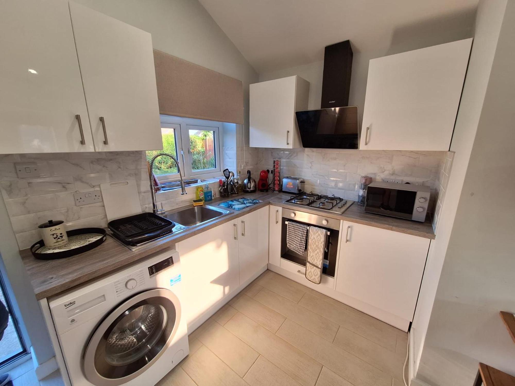 New, Stylish Studio Flat With Private Patio And Free On-Street Parking Check Out At 11Am ボーンマス エクステリア 写真